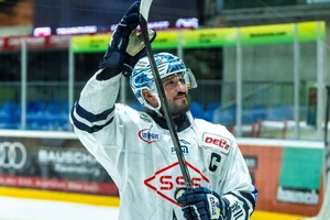 Travis Turnbull erzielte acht Sekunden vor dem Ende den Siegtreffer für die Dresdner Eislöwen.